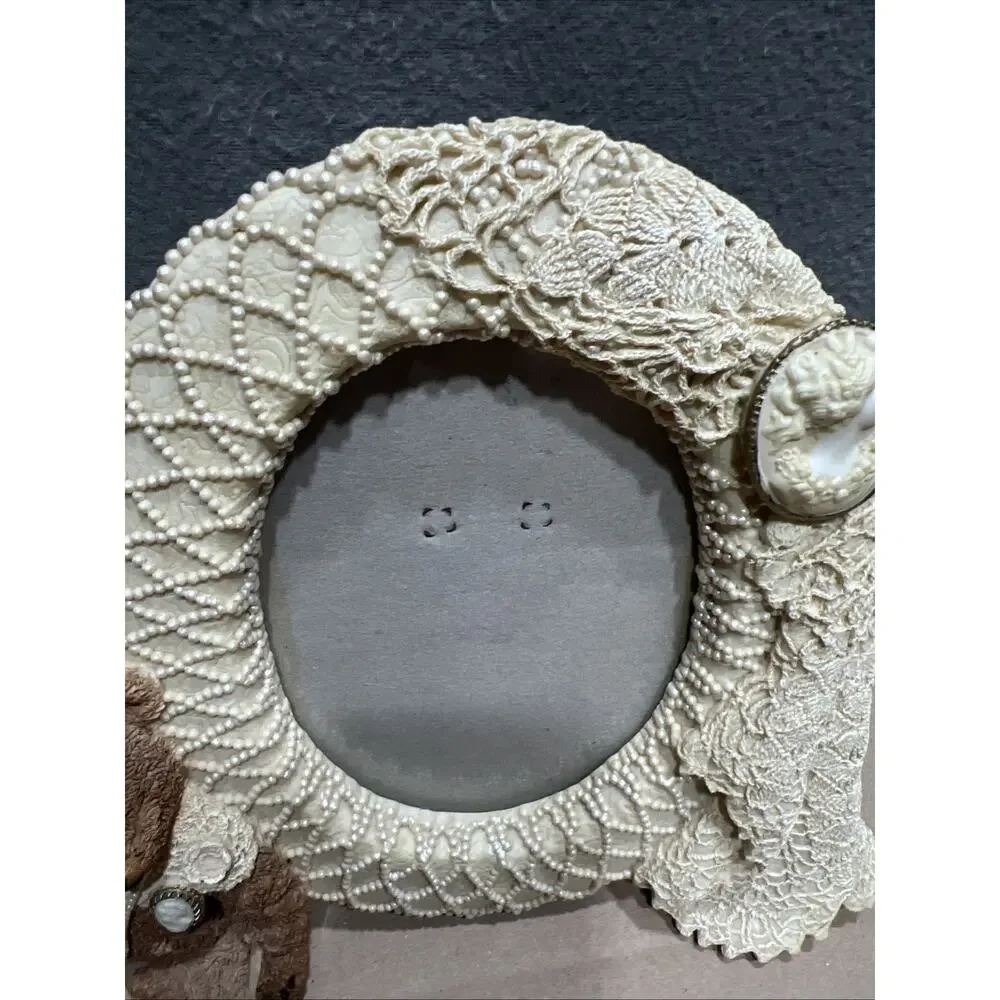 Vintage 1996 United Design Corp Cameo Teddy Oval Picture Frame, Home Decor
